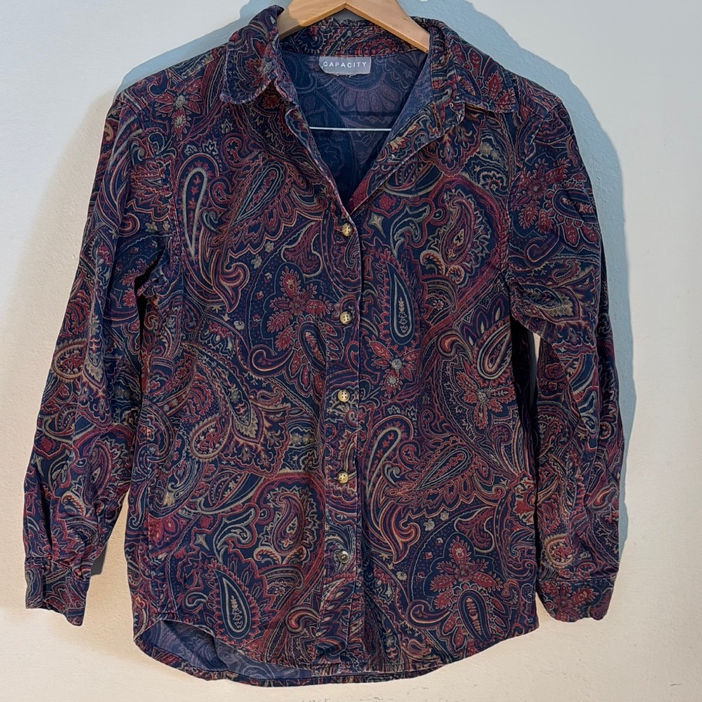 Vintage Women’s Capacity Paisley Pattern Button down Blouse
Size Small